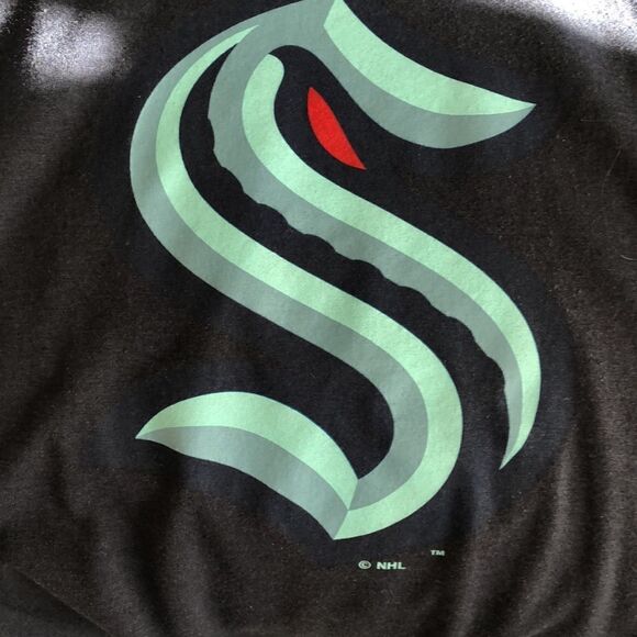 Seattle Kraken Short Sleeve T-shirt Size L GUC  Navy - Picture 5 of 5